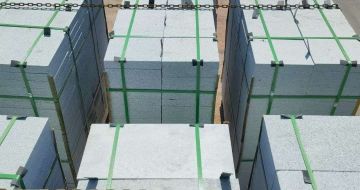 滨州 芝麻白花岗岩5公分地铺石 花岗岩厂家工厂装车日常