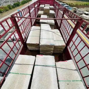 滨州 黄金麻花岗岩荔枝面，光面毛板装车完成