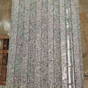 滨州 芝麻白花岗岩荔枝面雕刻盲道，盲条