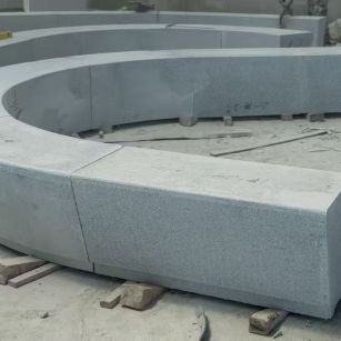 滨州 芝麻白花岗岩光面弧形坐凳