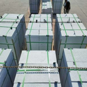 滨州 芝麻白花岗岩5公分地铺石 花岗岩厂家工厂装车日常