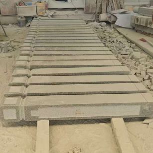 滨州 芝麻白异形加工雕刻-栏杆大柱，方柱