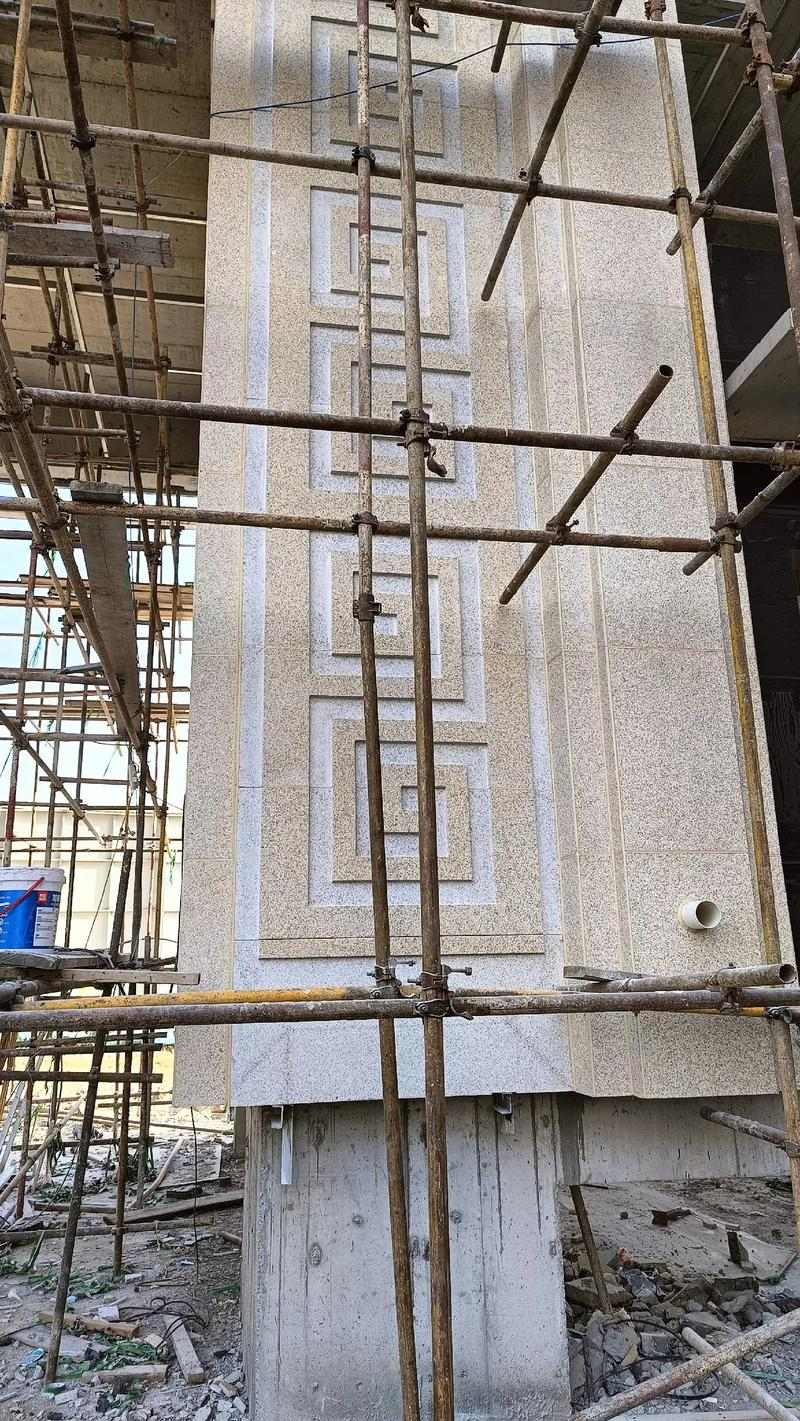 滨州 黄金麻花岗岩别墅外墙干挂回纹造型效果