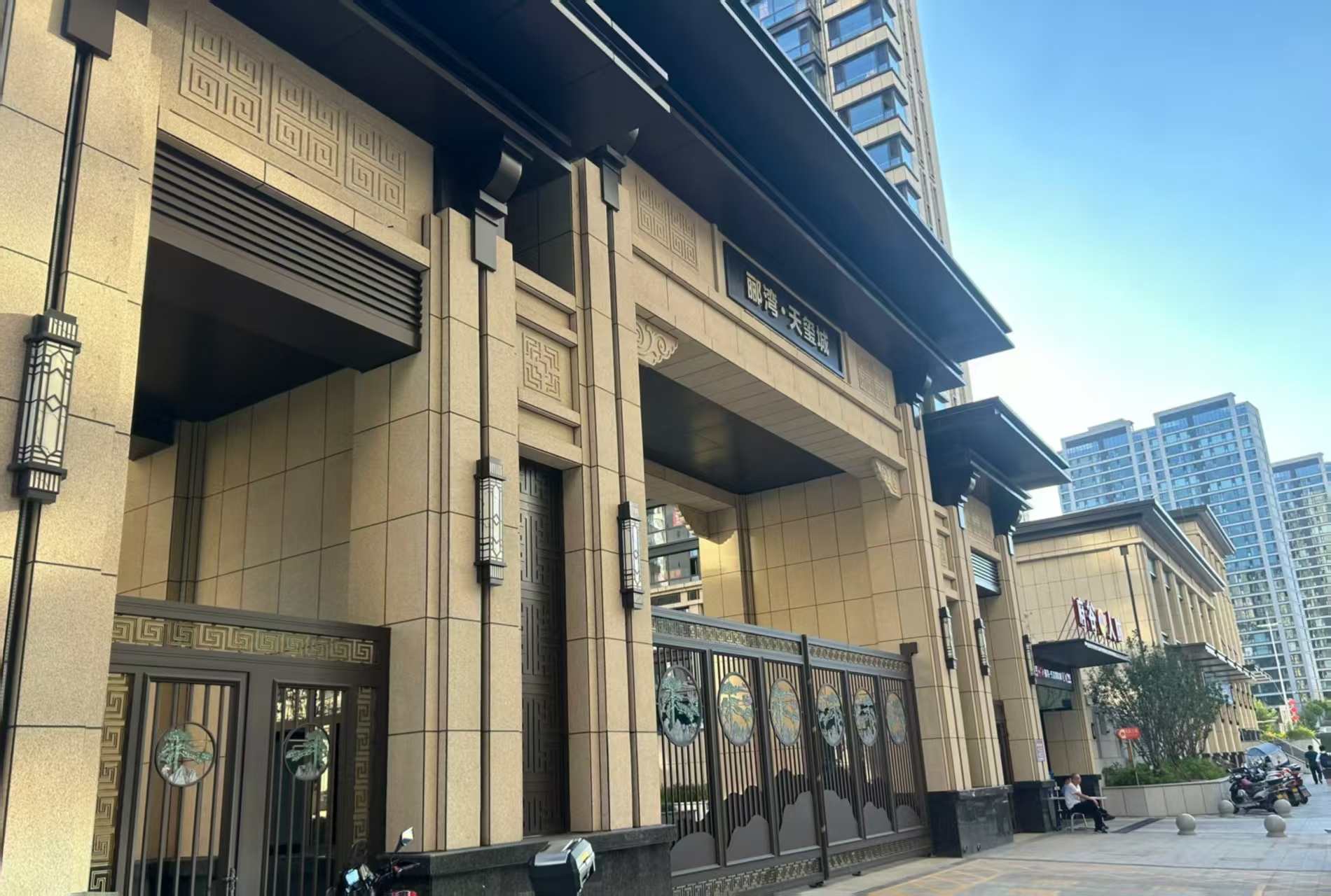 滨州 黄金麻花岗岩荔枝面小区门楼外墙干挂