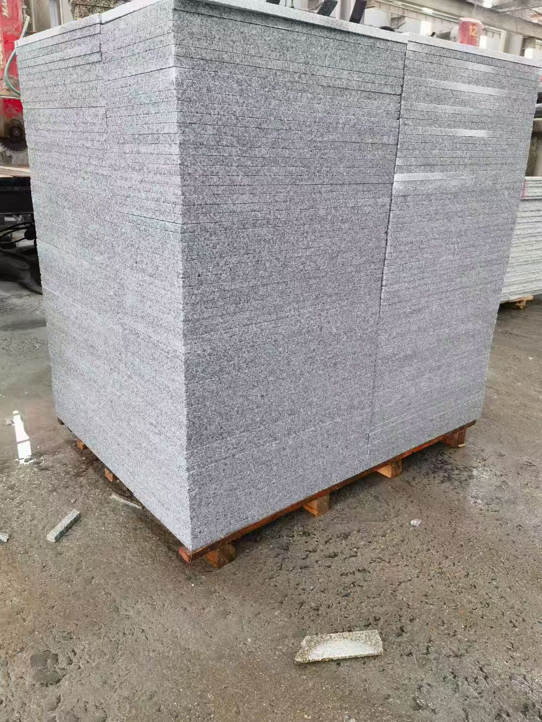 滨州 芝麻白火烧面1.8厚300*600地铺石，尺寸标准，厚薄均匀