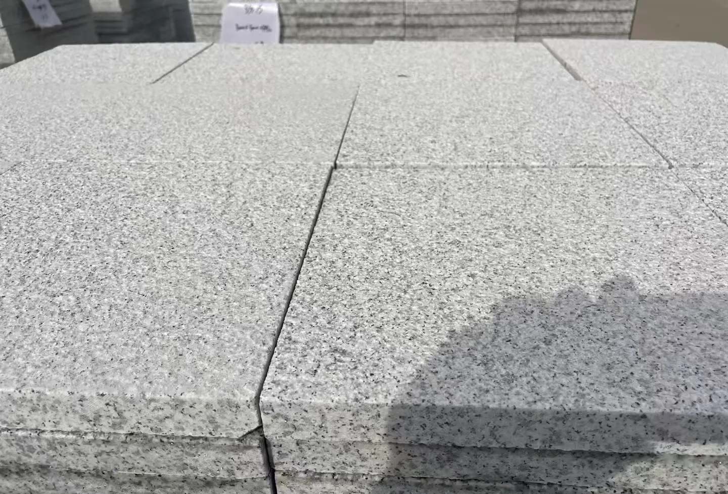 滨州 白麻花岗岩石材推荐 荔枝面地铺石