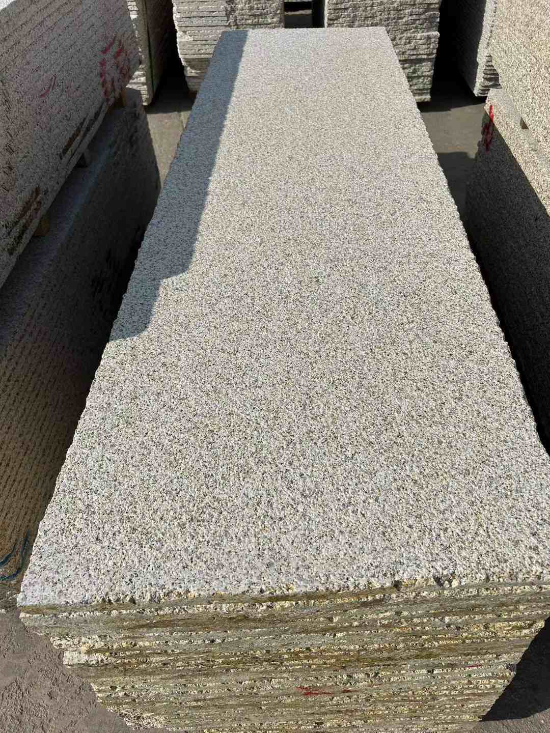 滨州 黄金麻花岗岩荔枝面毛板，半成品