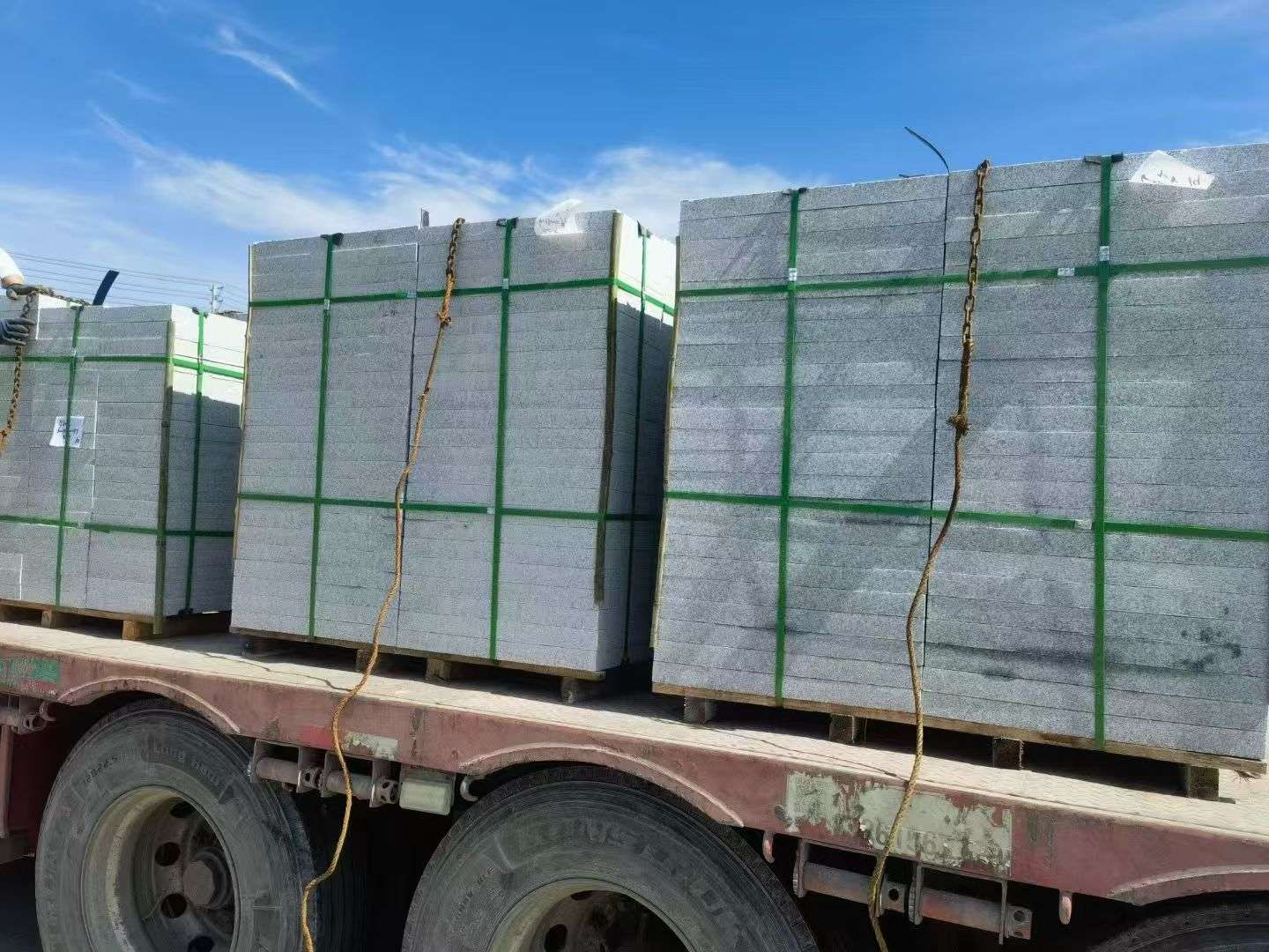 滨州 芝麻白花岗岩地铺石装车日常