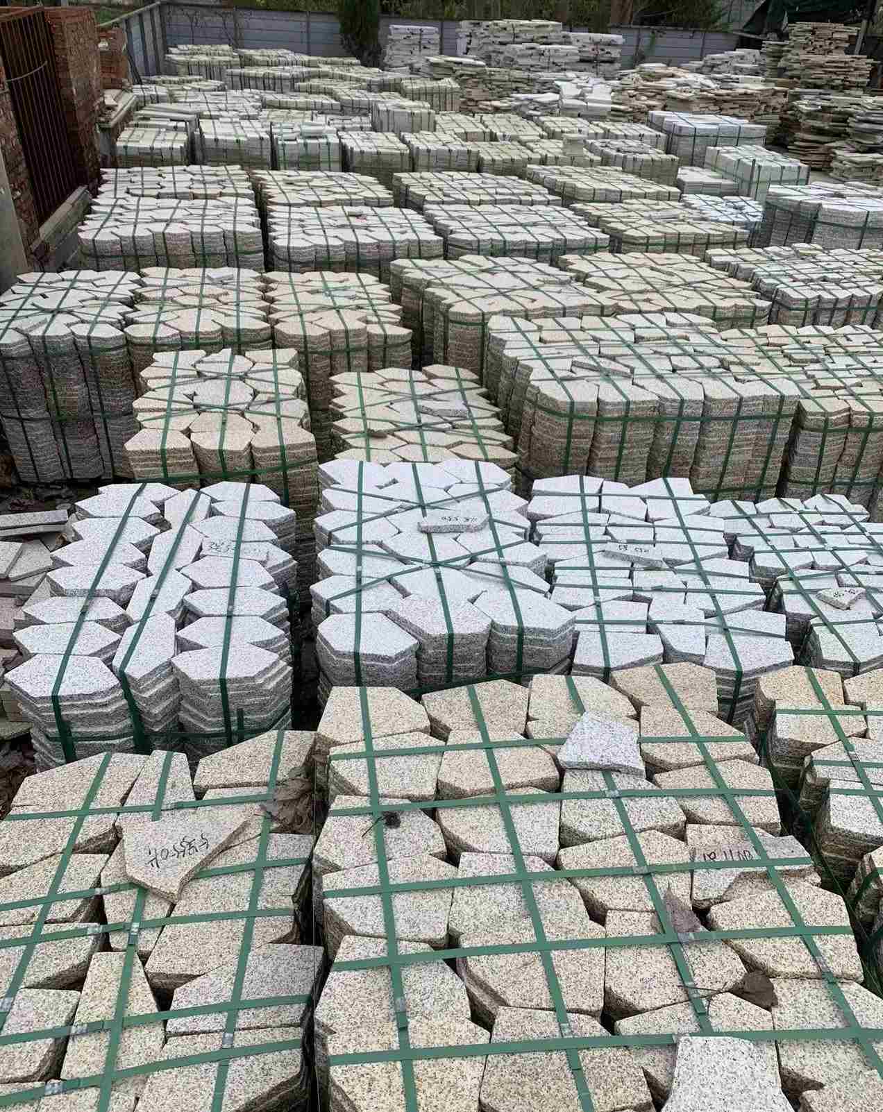 滨州 黄金麻白麻花岗岩荔枝面地铺石(冰裂纹)