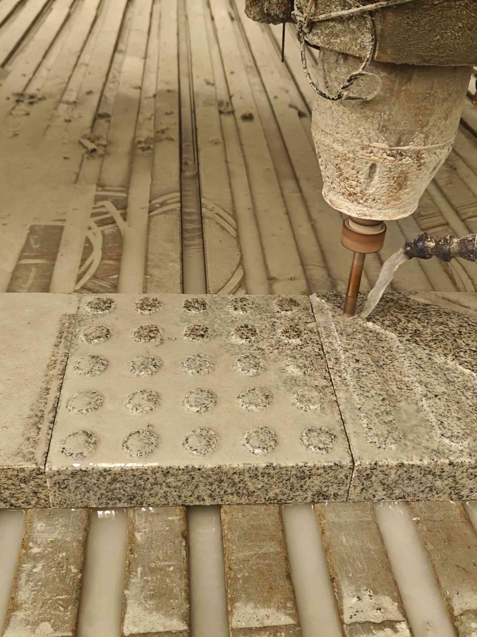 滨州 芝麻白花岗岩石材盲人石、盲道石、盲点石