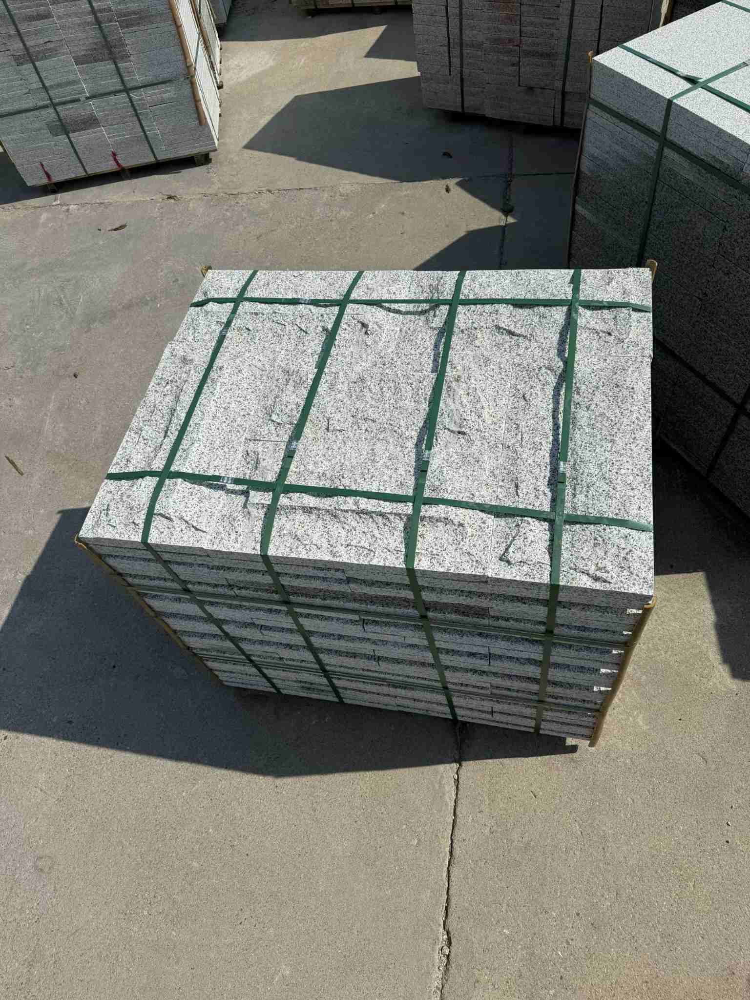 滨州 白麻花岗岩石材自然面蘑菇石成品