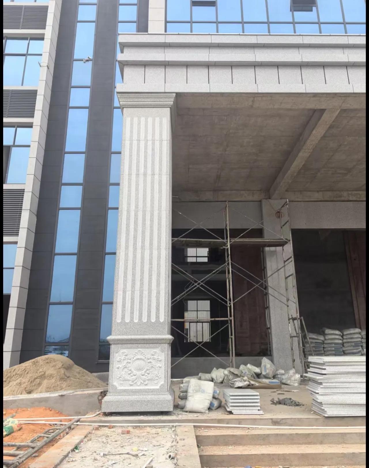 滨州 芝麻白光面花岗岩门楼大柱（罗马柱）配雕花底座