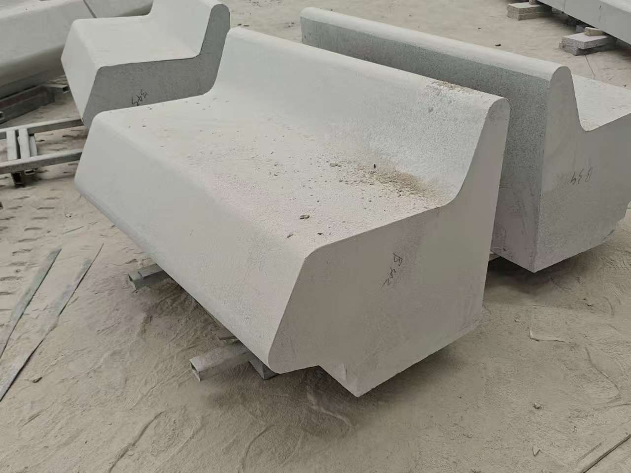 滨州 芝麻白花岗岩异形坐凳，石凳