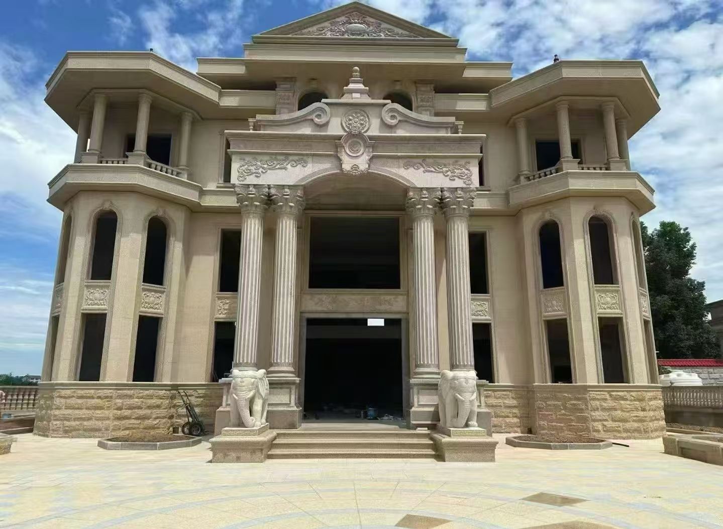 滨州 黄金麻别墅外墙干挂，大柱，大象，蘑菇石，雕花板