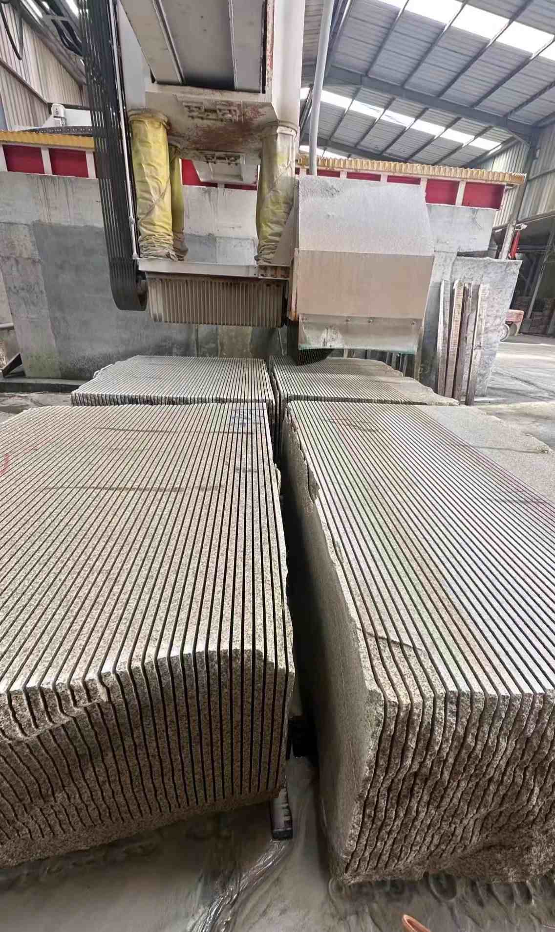 滨州 车间生产日常，黄金麻白麻花岗岩