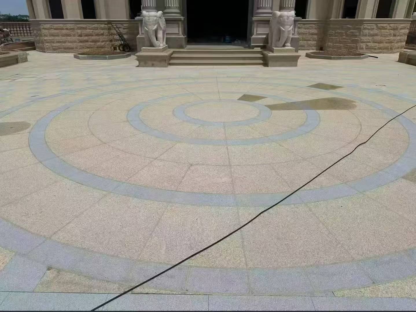 滨州 黄金麻芝麻灰花岗岩石材地铺拼接效果