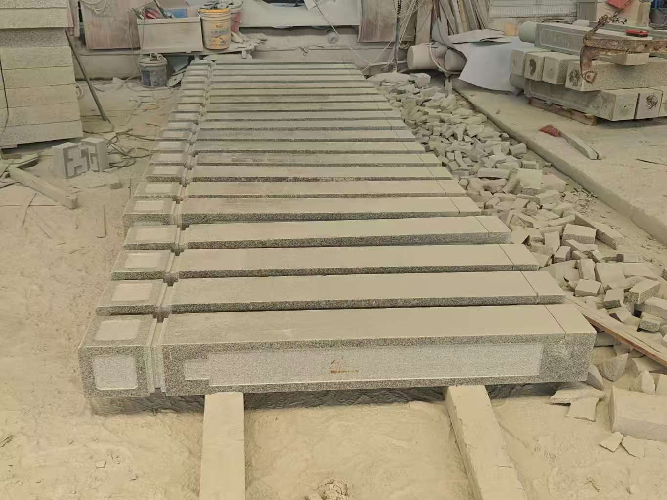 滨州 芝麻白异形加工雕刻-栏杆大柱，方柱