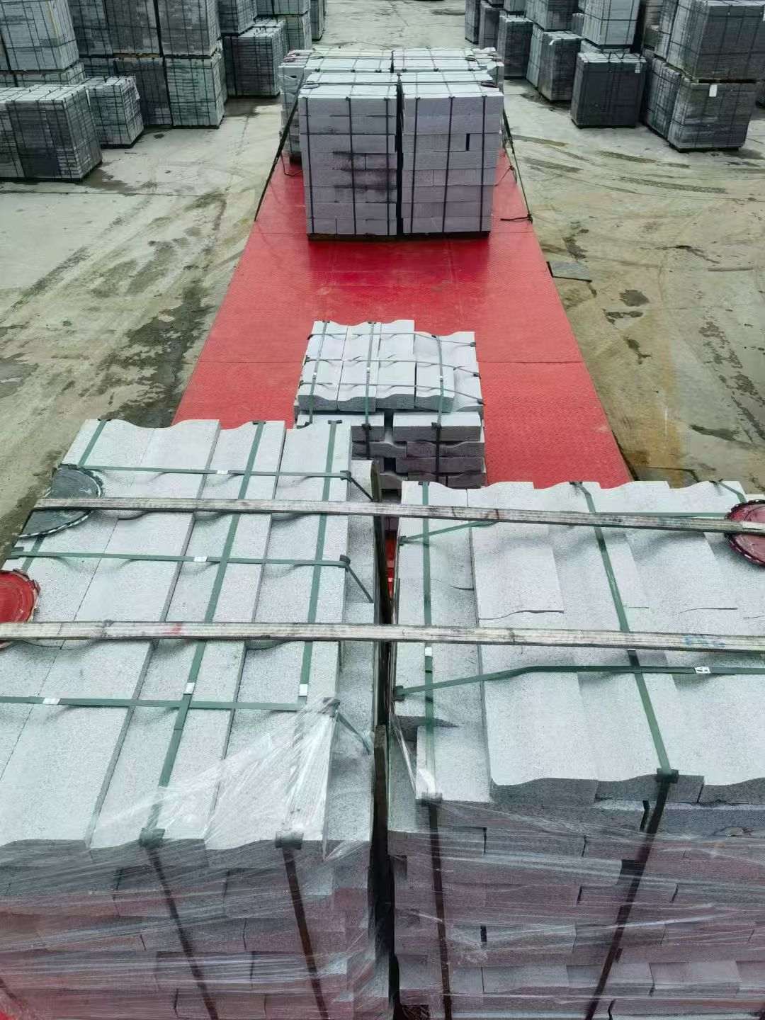 滨州 芝麻白仿形加直形路沿石出货日常