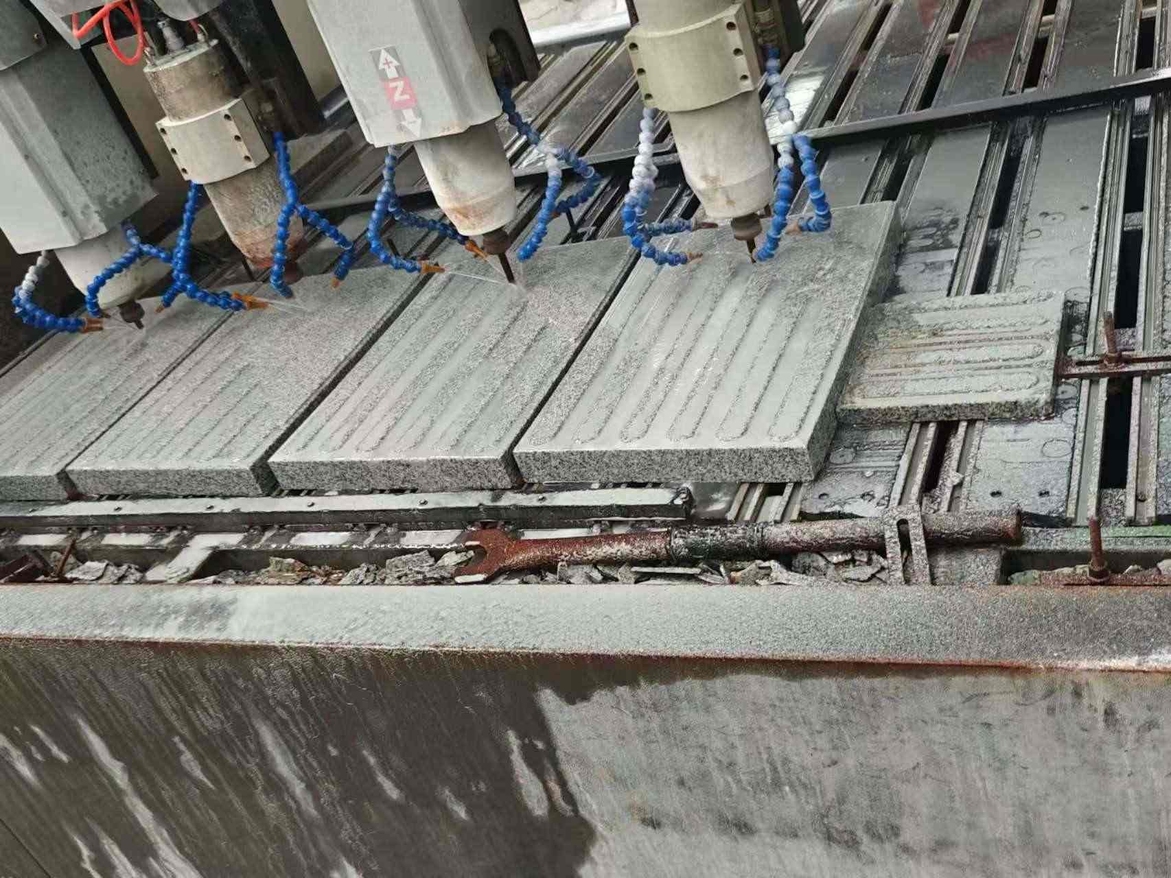 滨州 芝麻白花岗岩荔枝面盲道雕刻