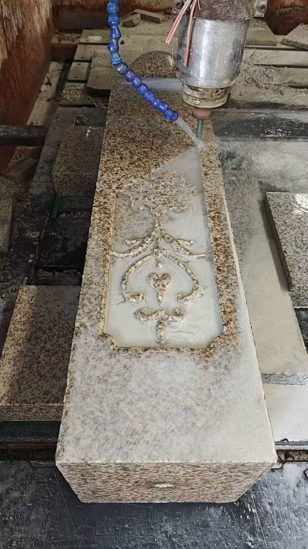 滨州 黄金麻花岗岩异形加工雕刻栏杆大柱