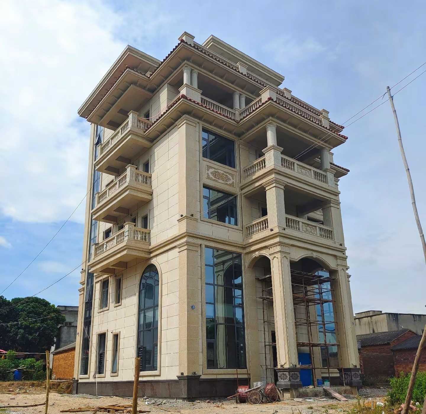 滨州 黄金麻花岗岩石材别墅外墙干挂搭配（雕花栏杆花瓶柱门楼罗马柱）