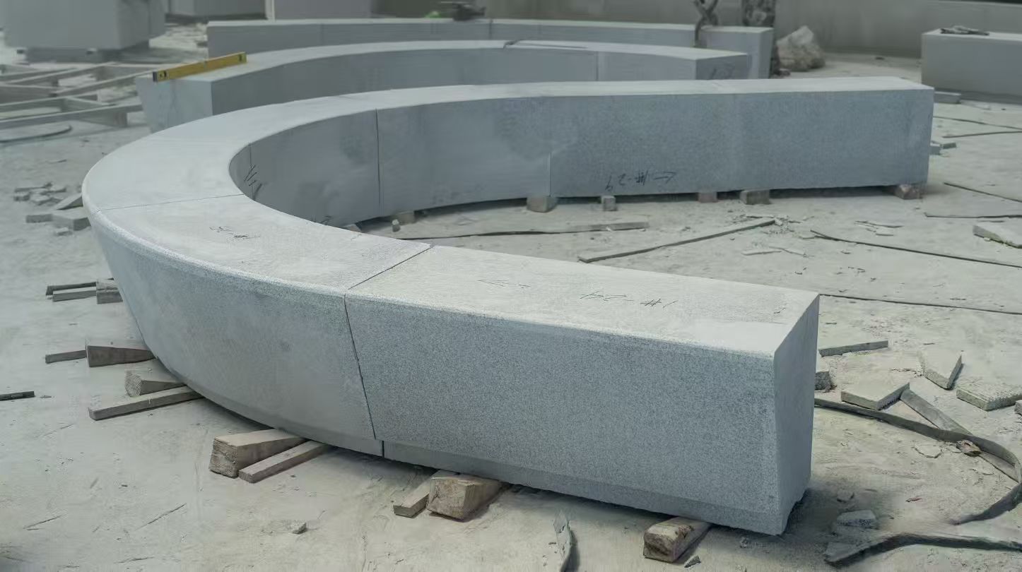 滨州 芝麻白花岗岩光面弧形坐凳